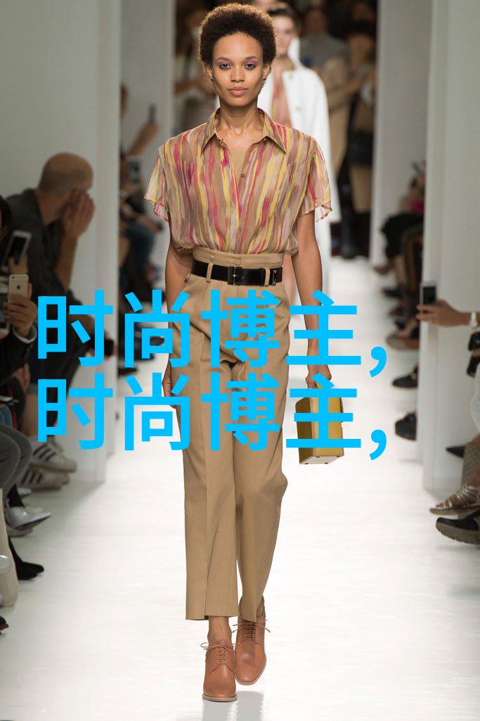 隐入烟尘我是那颗无声的尘埃追忆那些被风轻抚的往昔