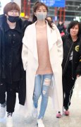 秦岚偏爱休闲风可盐可甜37岁女神仍似