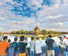 街拍那些瞬间讲述城市变化