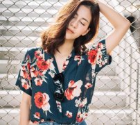 五一出游穿搭看花不如穿印花衬衫