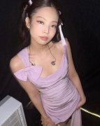 Jennie推动下的「Bowcore」美学风格如何