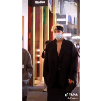 时尚搭配街拍_冬装时尚搭配街拍组图_最新冬装时尚搭配街拍/