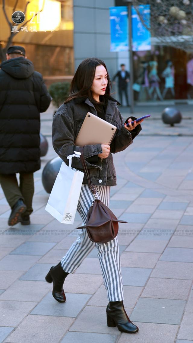 时尚搭配街拍_街拍搭配时尚女装_街拍搭配图/
