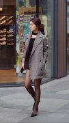 街拍：搭配非常时尚的美女，给人一