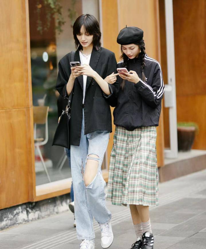 街拍搭配时尚的衣服_街拍搭配图_时尚搭配街拍/