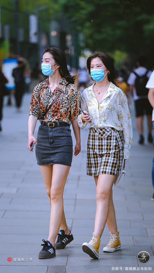 时尚搭配街拍_街拍搭配时尚的衣服_街拍搭配时尚女装/