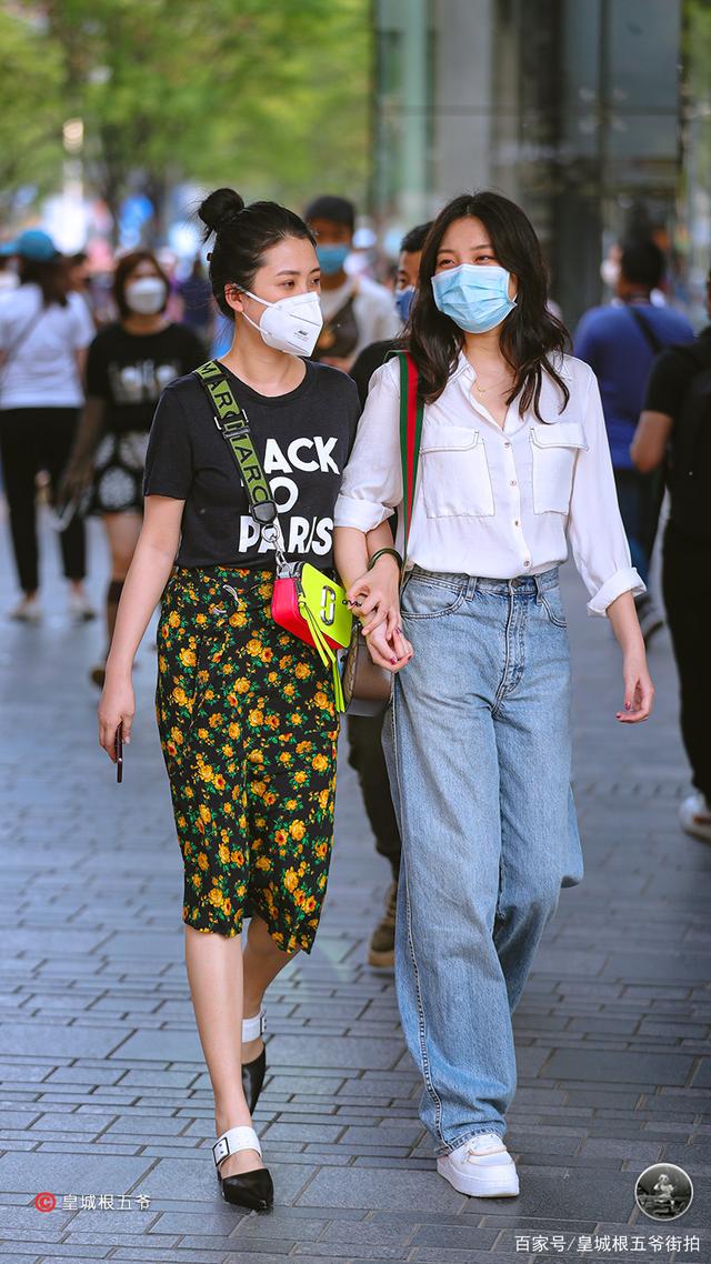 街拍搭配时尚女装_时尚搭配街拍_街拍搭配时尚的衣服/