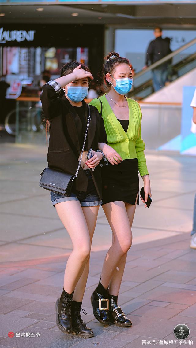 街拍搭配时尚女装_时尚搭配街拍_街拍搭配时尚的衣服/