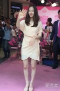 郑秀晶新街拍秀 小妮子超会穿