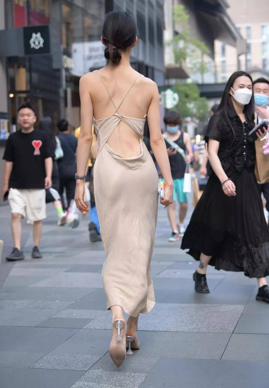 时尚博主街拍_街拍时尚博主有哪些_街拍时尚博主是谁/