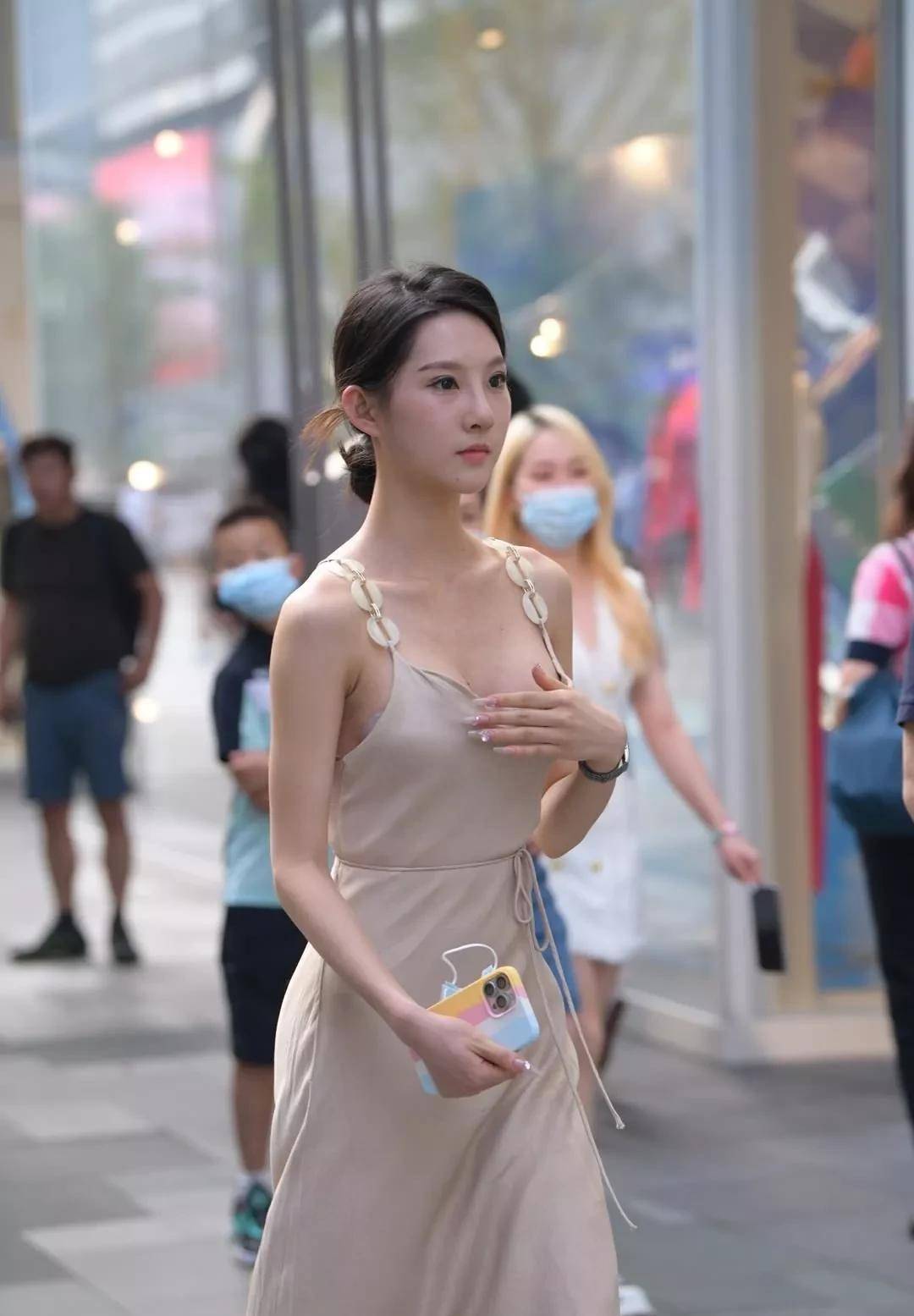 时尚博主街拍_街拍时尚博主有哪些_街拍时尚博主是谁/