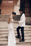时尚高端的城市街头婚纱照 姐妹们看