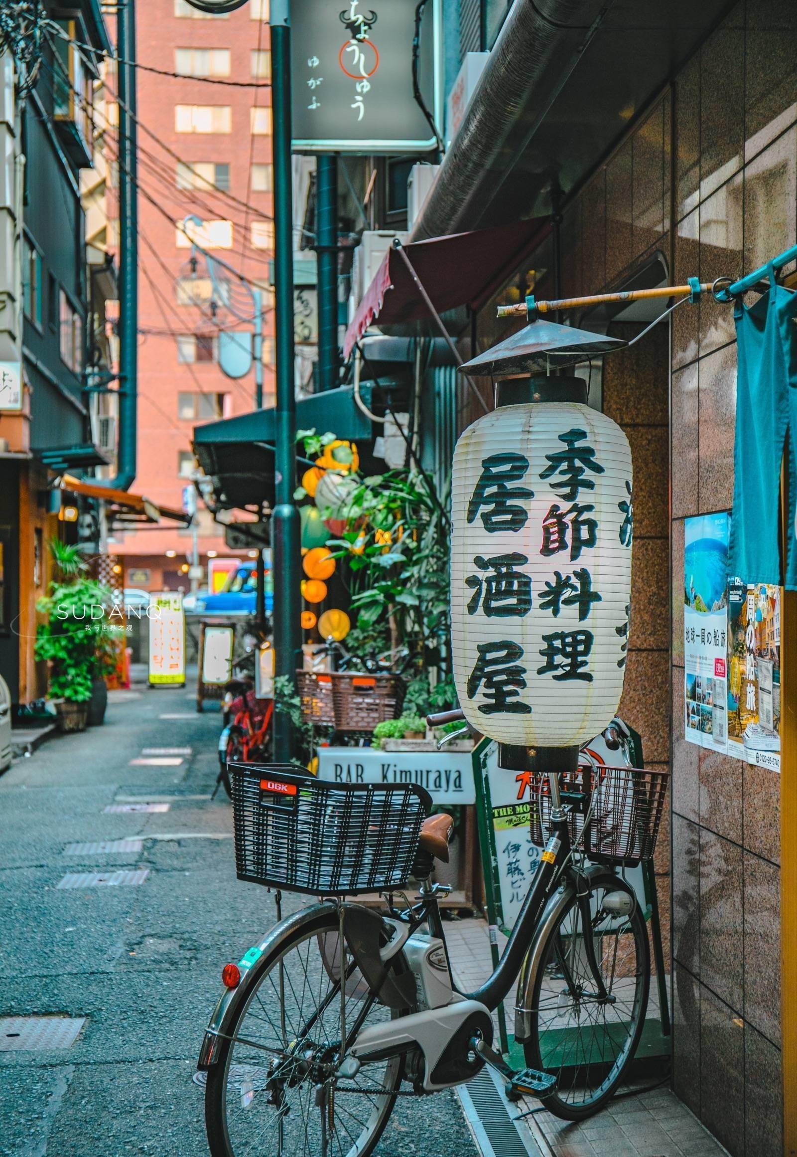 城市街拍_街拍城市的雨夜美女图_街拍城市夜景视频/