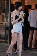街拍小姐姐们的时尚新潮穿搭美到你