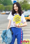 王鸥夏日街拍玩混搭 高跟鞋运动裤完