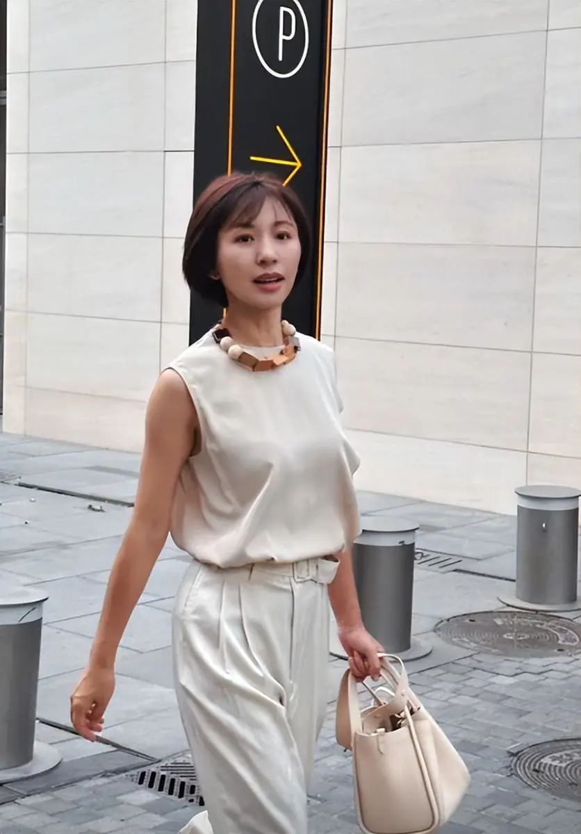 最新明星街拍海报网_海报网明星街拍_海报街拍明星网名大全/