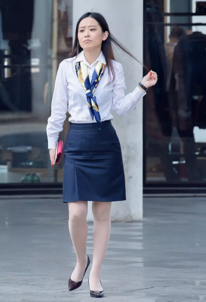 街拍搭配时尚的衣服_时尚搭配街拍_街拍搭配时尚女装/