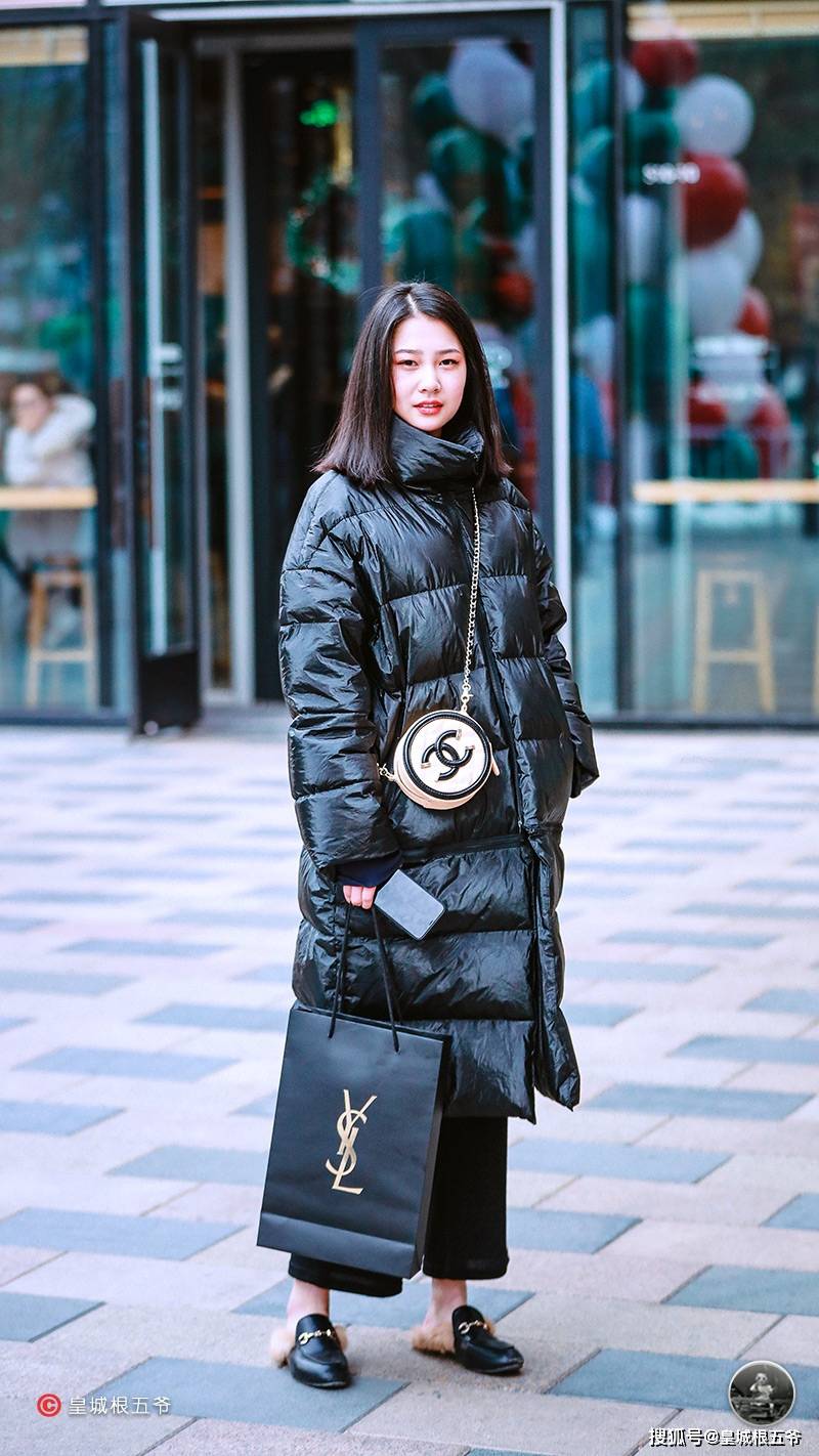 街拍搭配时尚女装_街拍时尚穿搭_时尚搭配街拍/