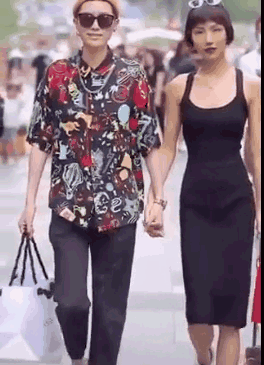 街拍时尚博主是谁_时尚博主街拍最近_时尚博主街拍/