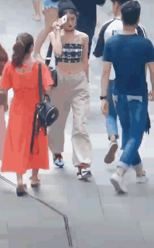 时尚博主街拍_街拍时尚博主是谁_时尚博主街拍最近/
