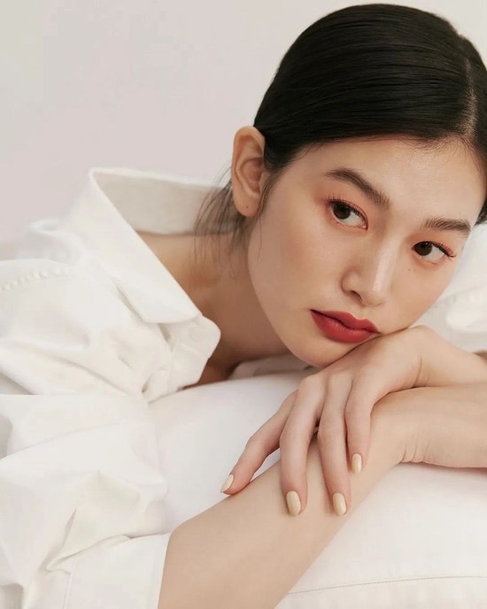 热门单品街拍_单肩斜跨女包女星街拍_热门单职业传奇/