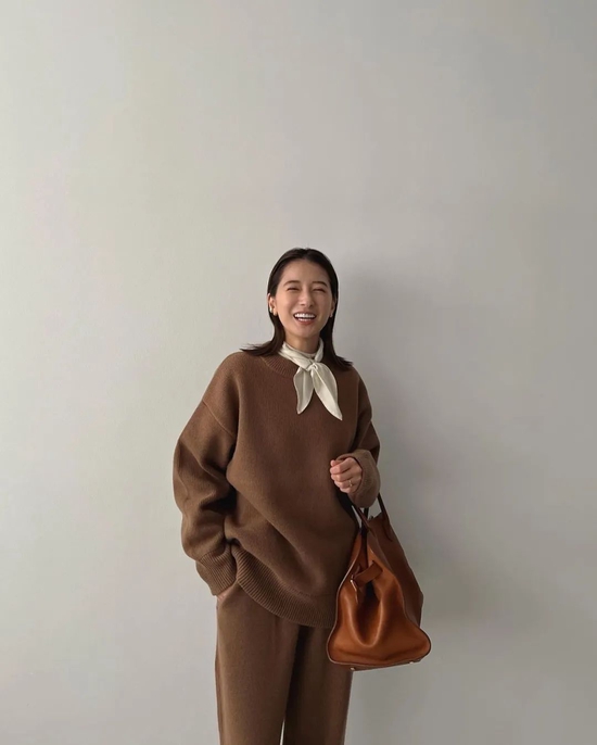 热门单品街拍_单肩斜跨女包女星街拍_热门单职业传奇/