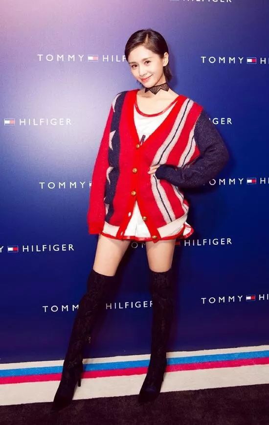 街拍明星穿百褶裙搭配图片_明星穿搭街拍_明星街头穿搭/
