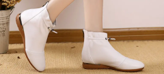 春季来袭鞋子和衣服玩捉迷藏