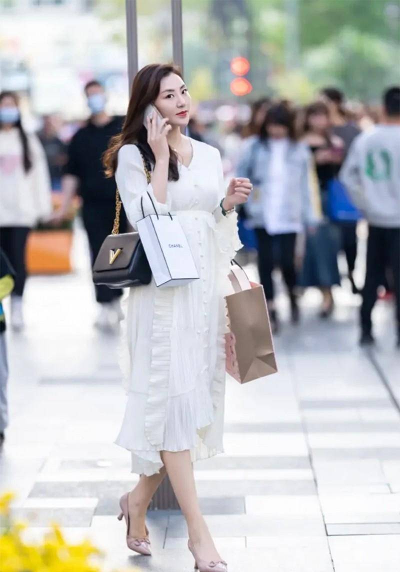 街拍城市排名_城市街拍_街拍城市的雨夜美女图/