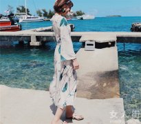 度假风的连衣裙感受夏日的热情