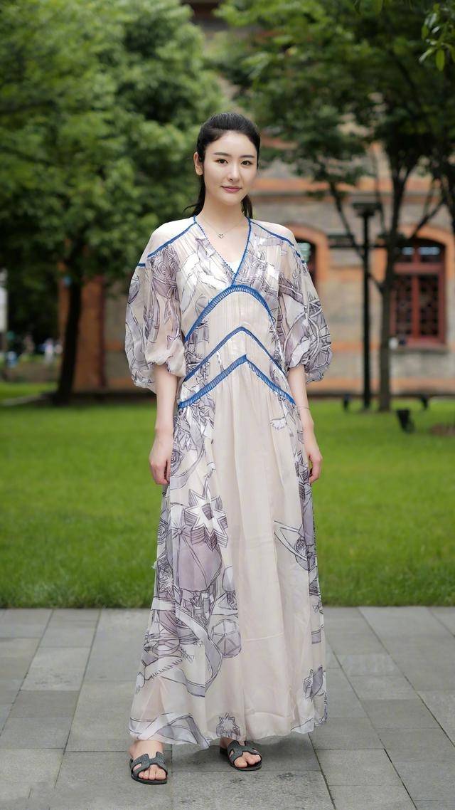 街拍时尚穿搭_街拍搭配时尚的衣服_时尚搭配街拍/