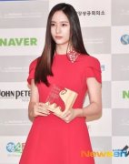 简约却意外地高级详情见Krystal郑秀晶