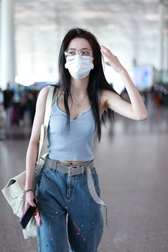 花粉网欧美明星街拍_欧美ins街拍博主_欧美明星街拍海报图/