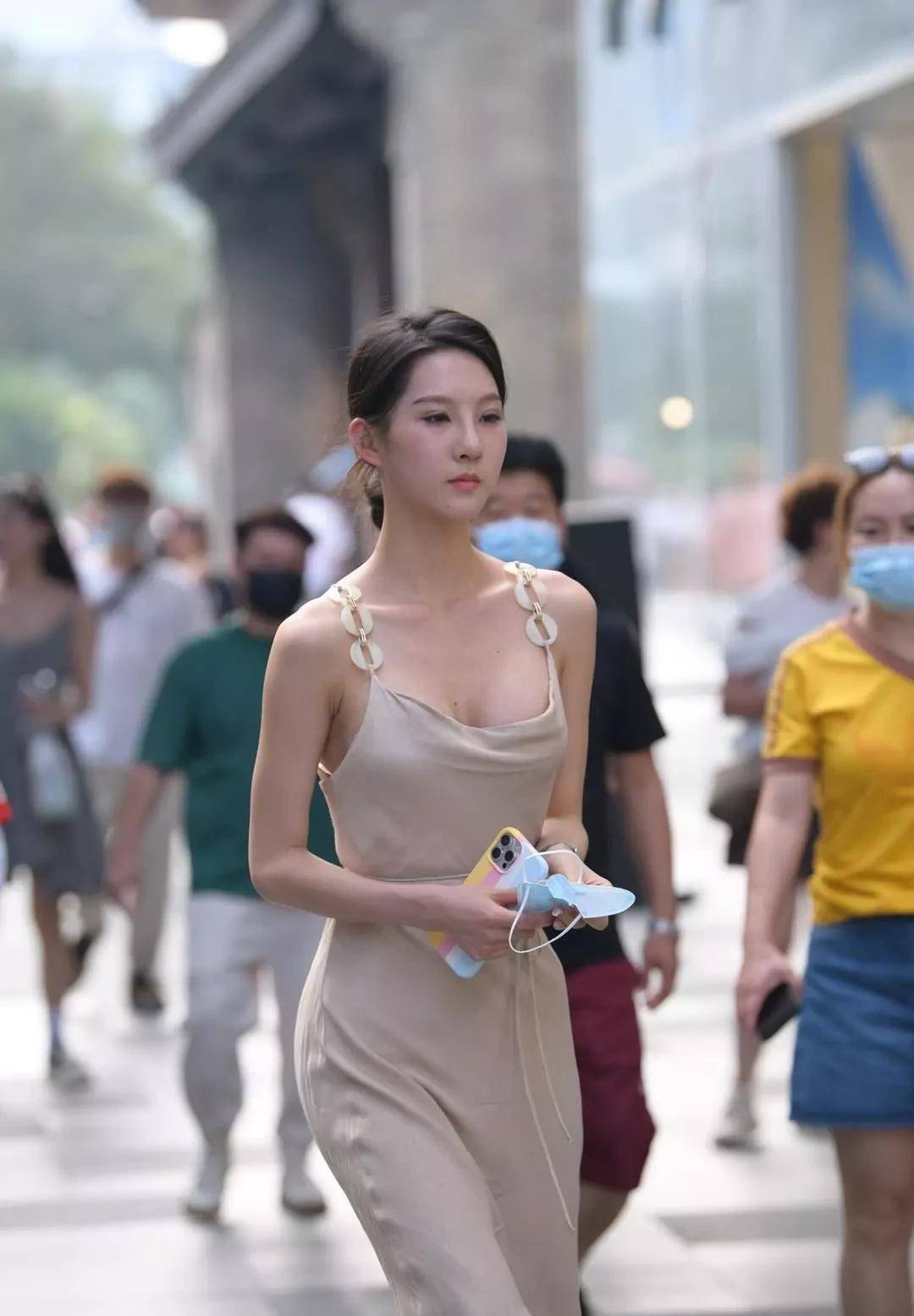 时尚博主街拍_街拍时尚博主有哪些_街拍时尚博主是谁/