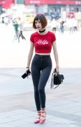 街拍这对双胞胎美女太时尚了她们长
