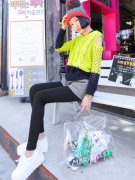 秋季时尚街拍图片 糖果色针织衫搭配