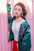 新晋小花侯佩杉时尚街拍诠释率性街