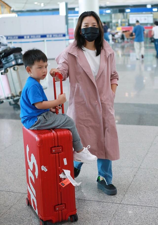 街拍搭配时尚女装_街拍搭配图_时尚搭配街拍/