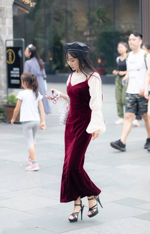 时尚搭配街拍_街拍时尚穿搭_街拍搭配时尚的衣服/