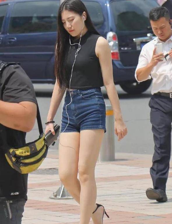 街拍搭配时尚图片_街拍时尚穿搭_时尚搭配街拍/