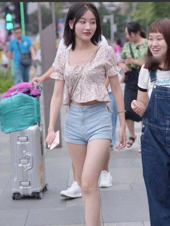 街拍搭配时尚图片_街拍时尚穿搭_时尚搭配街拍/