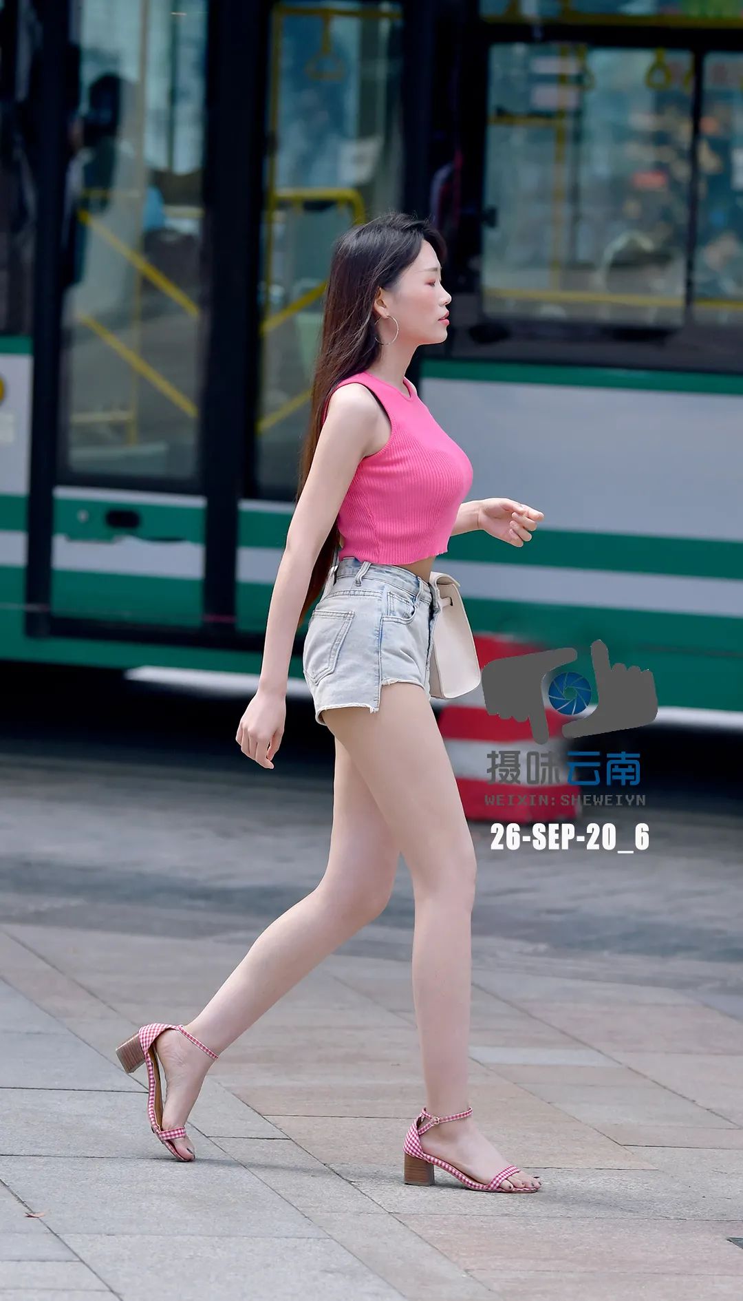街拍搭配时尚女装_时尚搭配街拍_街拍搭配时尚的衣服/