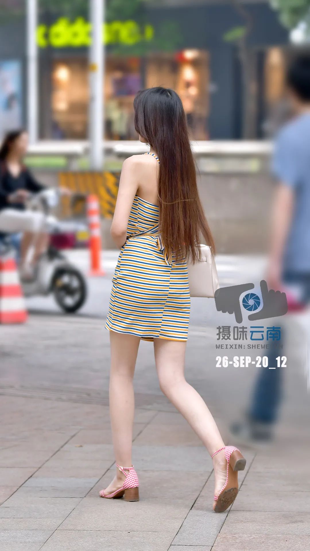 街拍搭配时尚女装_时尚搭配街拍_街拍搭配时尚的衣服/