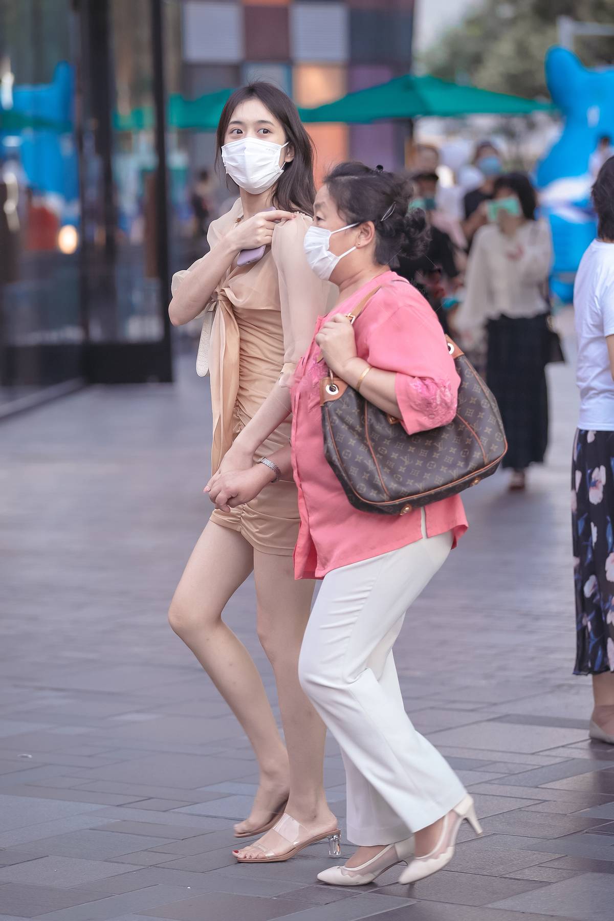 冬装时尚搭配街拍组图_炫舞时尚旅行时尚达人怎么搭配_时尚搭配街拍/