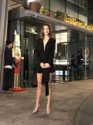 吴千语穿飘带连衣裙亮相阿娇婚礼未免太惊艳一