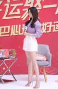 迪丽热巴鸡腿衣配短裤网友我还以为是杨超越呢