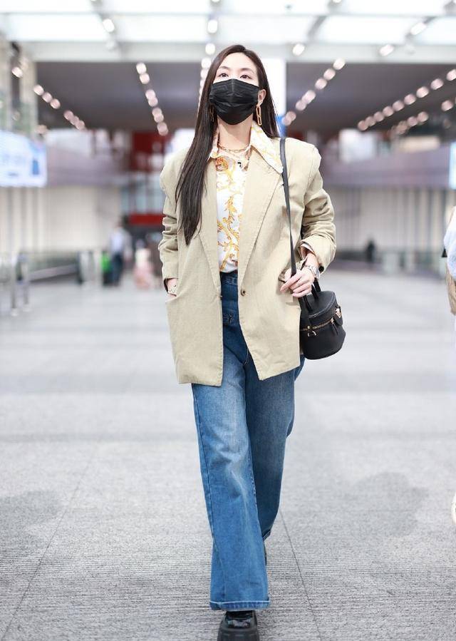 街拍美女穿搭夏季牛仔裤_短裤穿搭街拍_明星穿搭街拍/