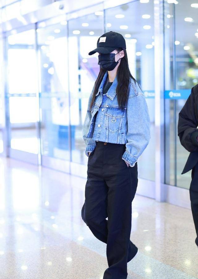 街拍美女穿搭夏季牛仔裤_明星穿搭街拍_短裤穿搭街拍/