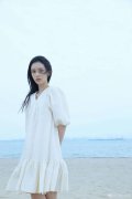 周也明星穿搭街拍中的夏季小白裙教