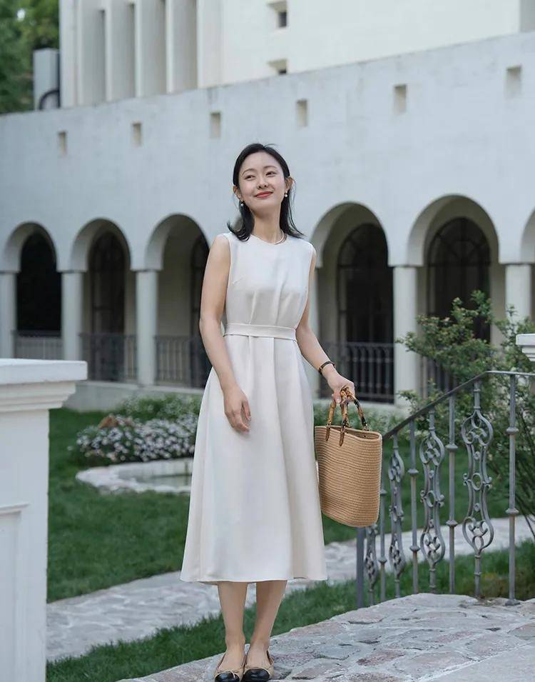 街拍搭配时尚的衣服_街拍搭配时尚图片_时尚搭配街拍/
